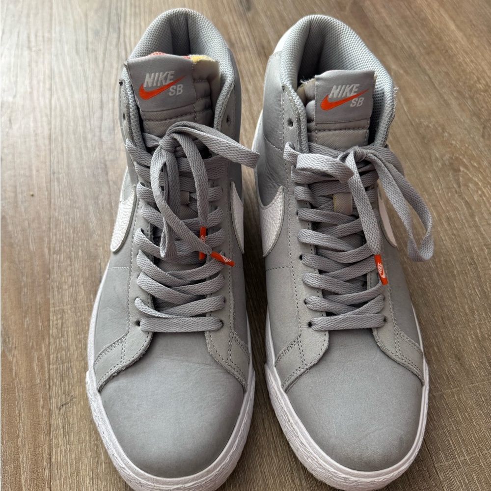 Nike SB Men's Gray and White High-Top Sneakers